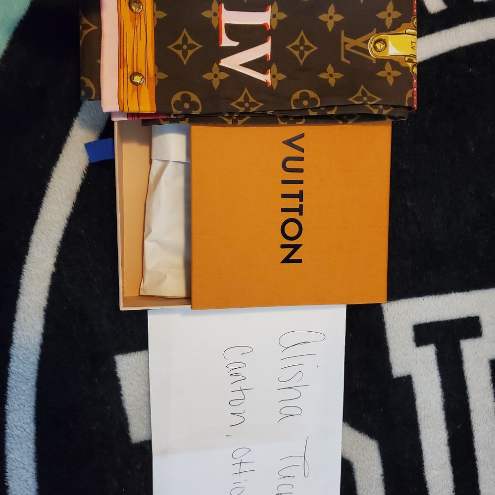 LV authentic bandaeu trunk collection